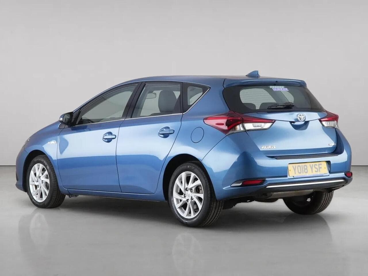 Toyota Auris thumbnail Rear Left