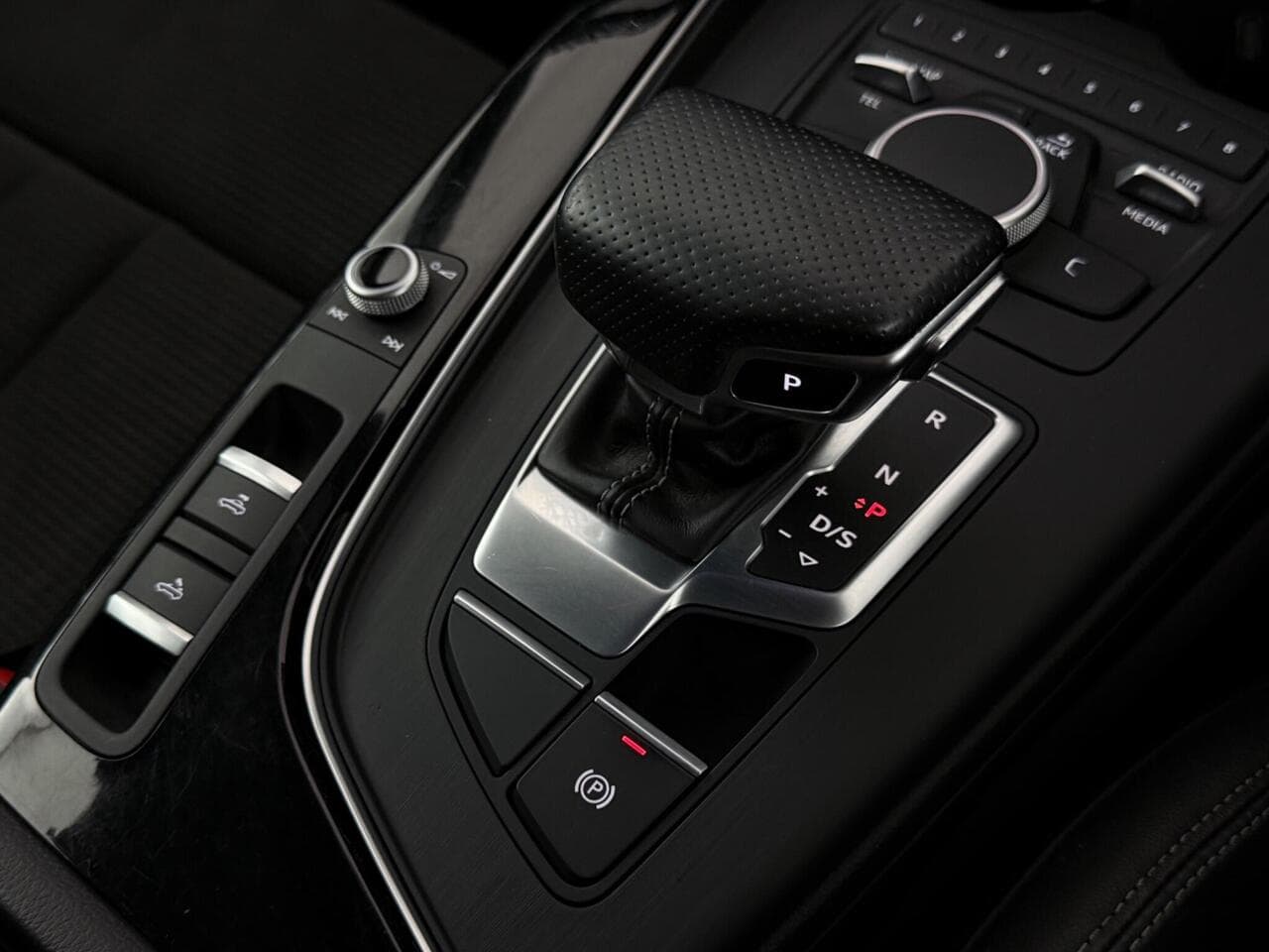 Audi A5 Cabriolet thumbnail Misc Controls