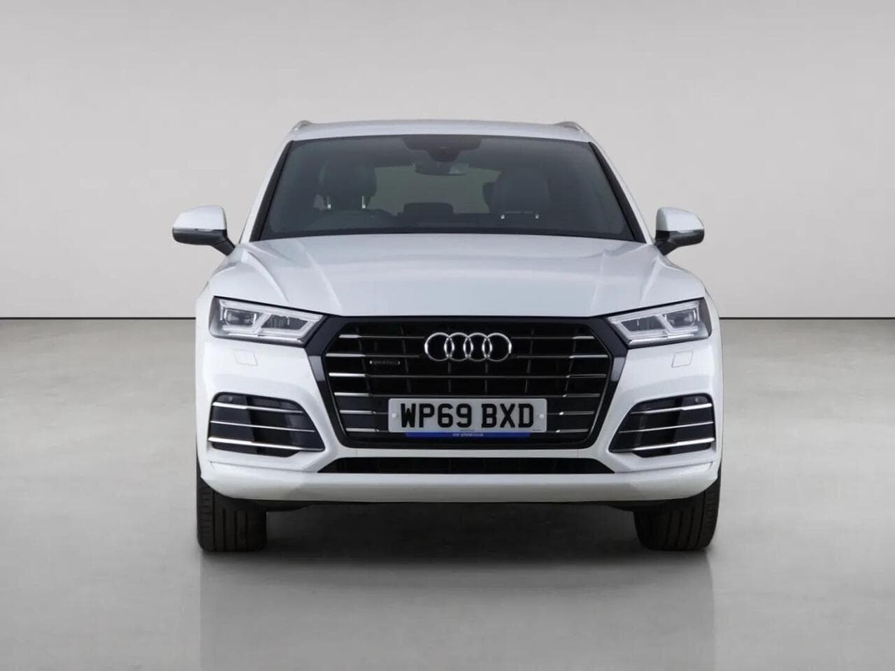 Audi Q5 thumbnail Front
