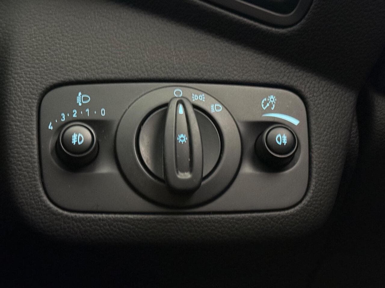 Ford Kuga thumbnail Misc Controls