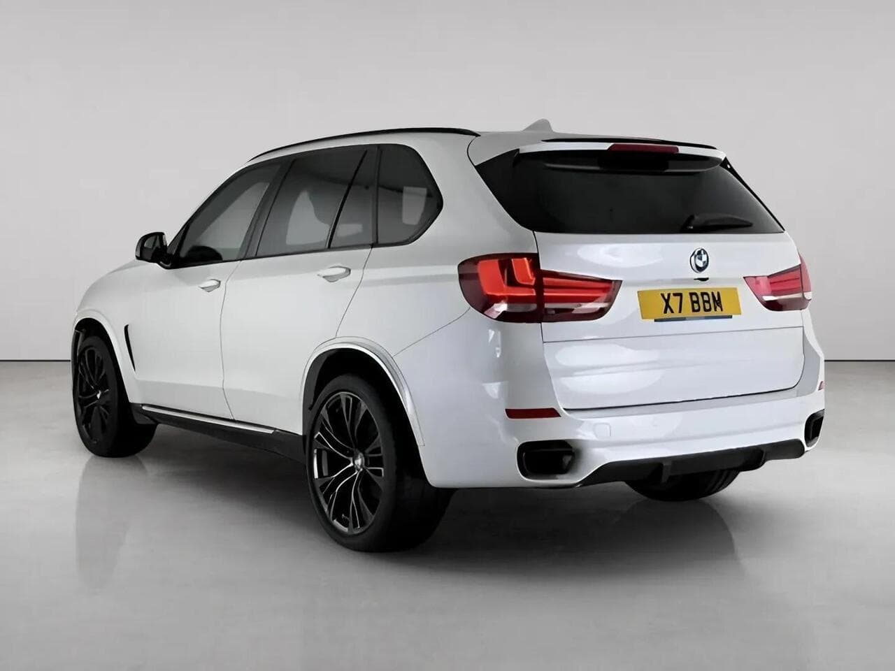 BMW X5 thumbnail Rear Left