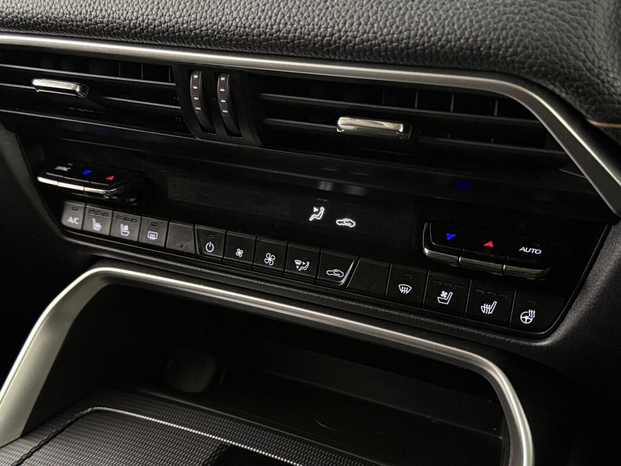 Mazda CX-60 thumbnail Misc Controls