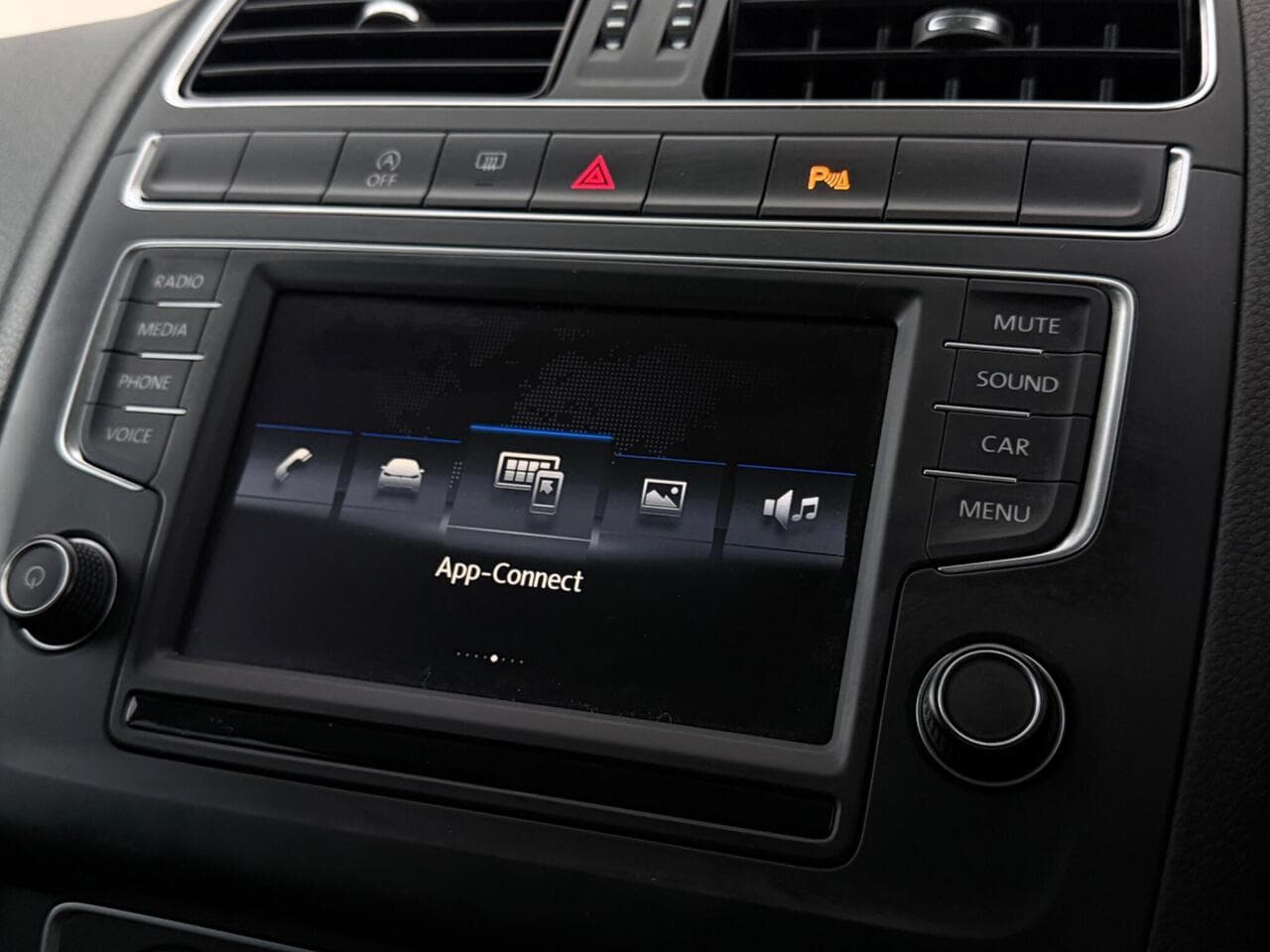 Volkswagen Polo thumbnail Infotainment System