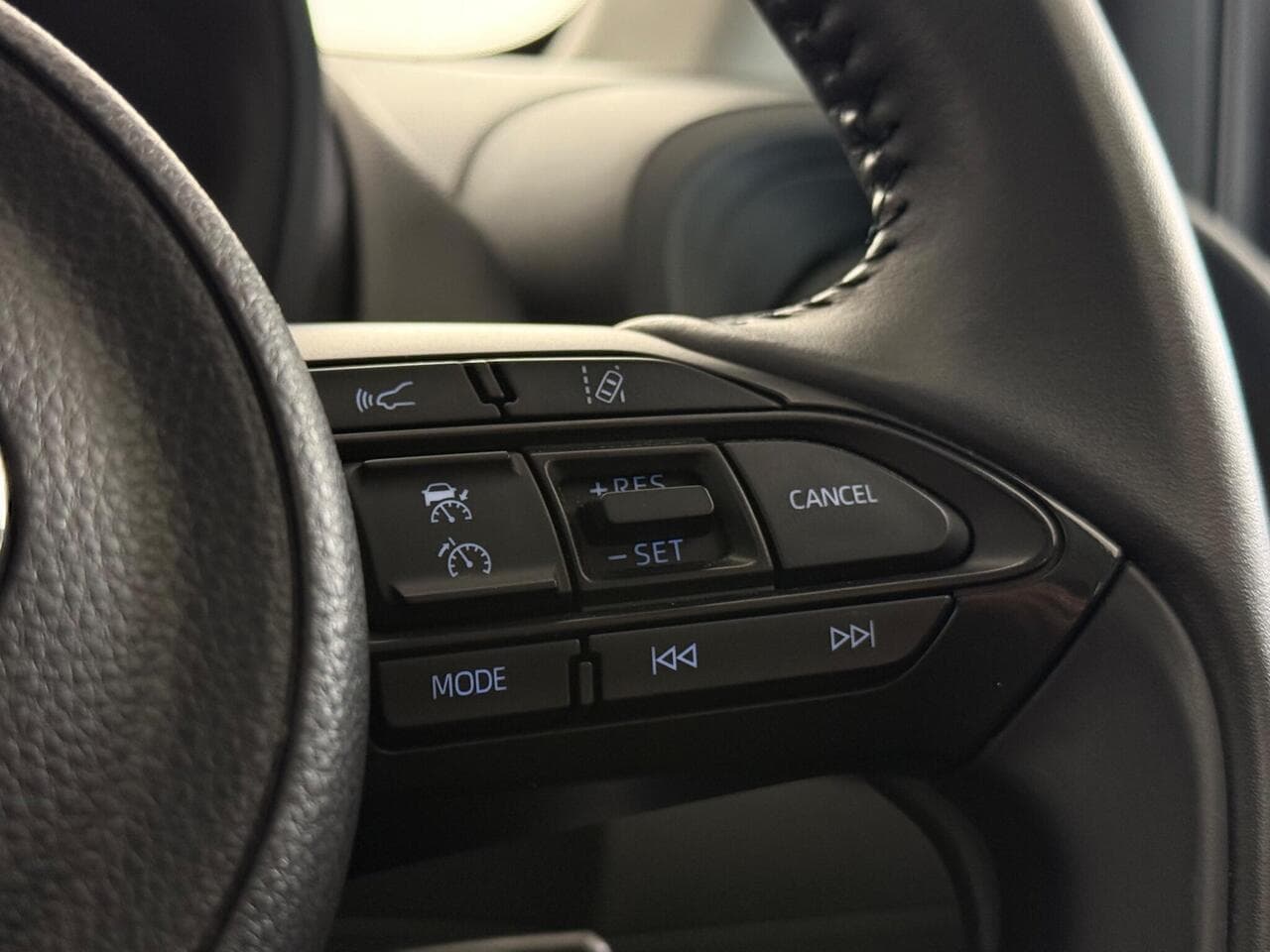 Toyota Aygo X thumbnail Misc Controls