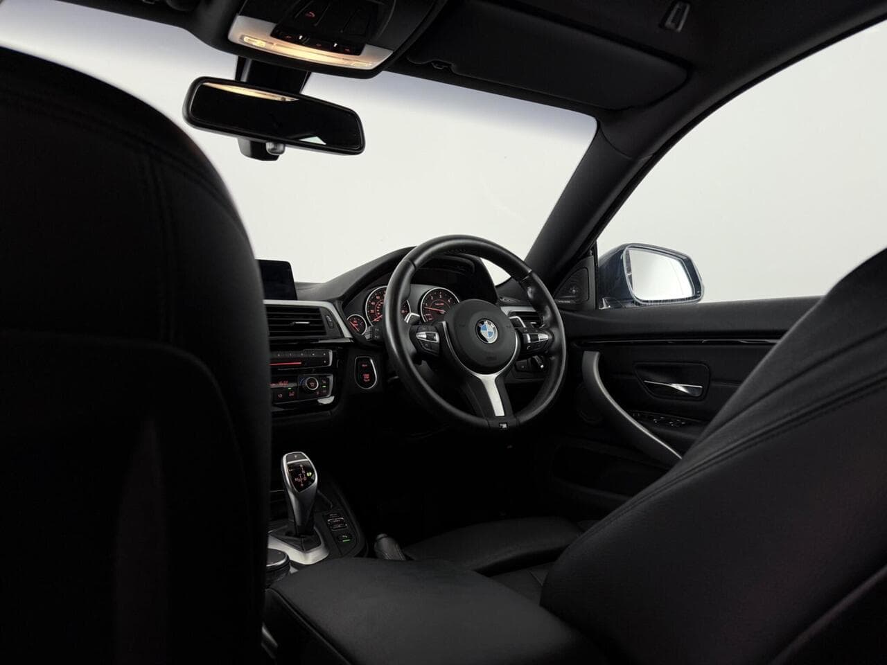 BMW 4 Series Gran Coupe thumbnail Interior Front