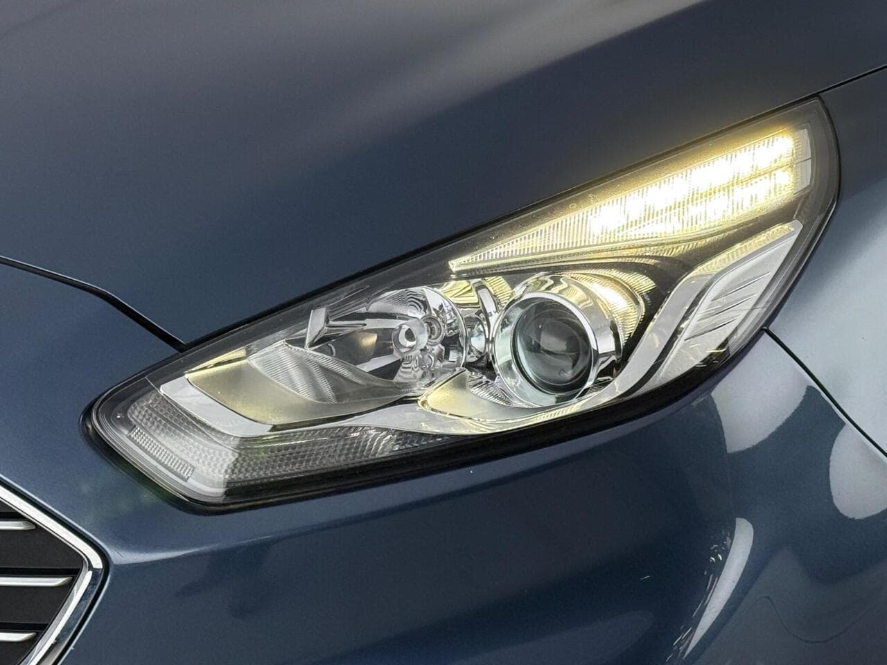 Ford Galaxy thumbnail Lights Front