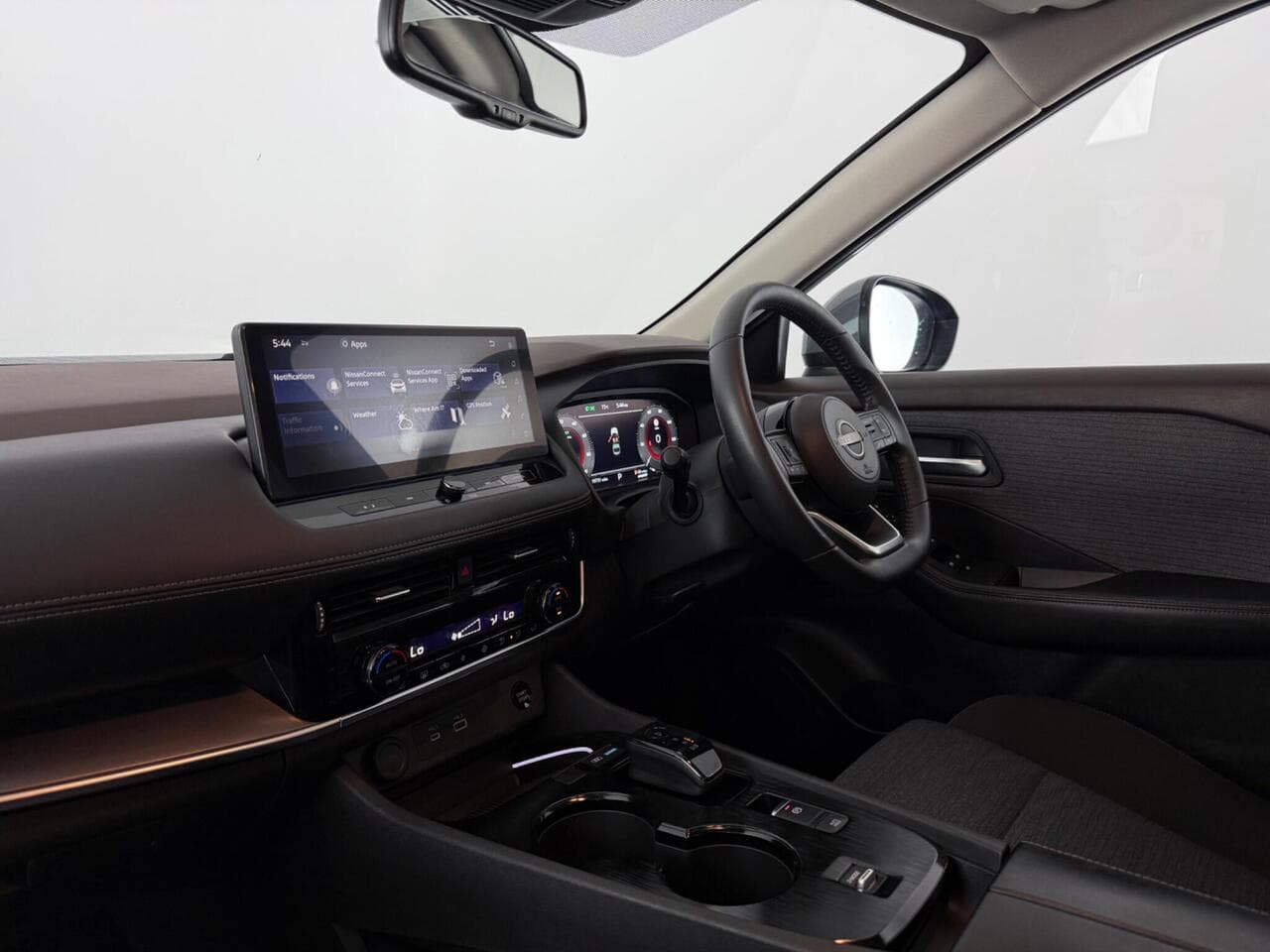 Nissan X-Trail thumbnail Interior Front
