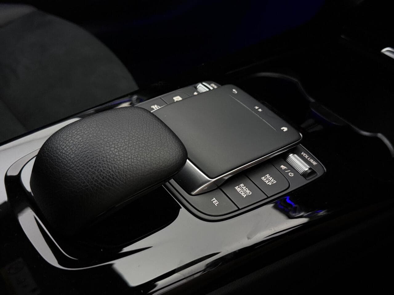 Mercedes-Benz CLA thumbnail Misc Controls