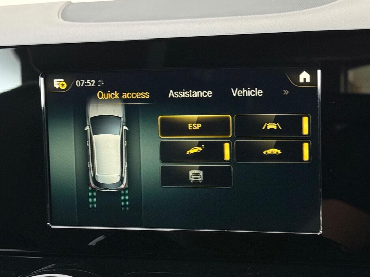 Mercedes-Benz GLA thumbnail Infotainment System