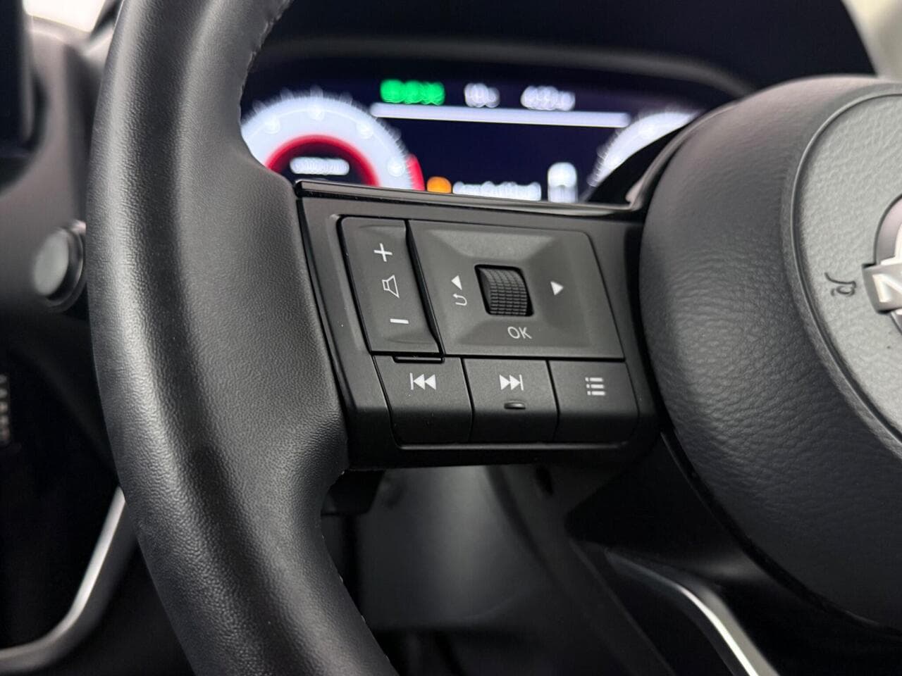 Nissan Qashqai thumbnail Misc Controls