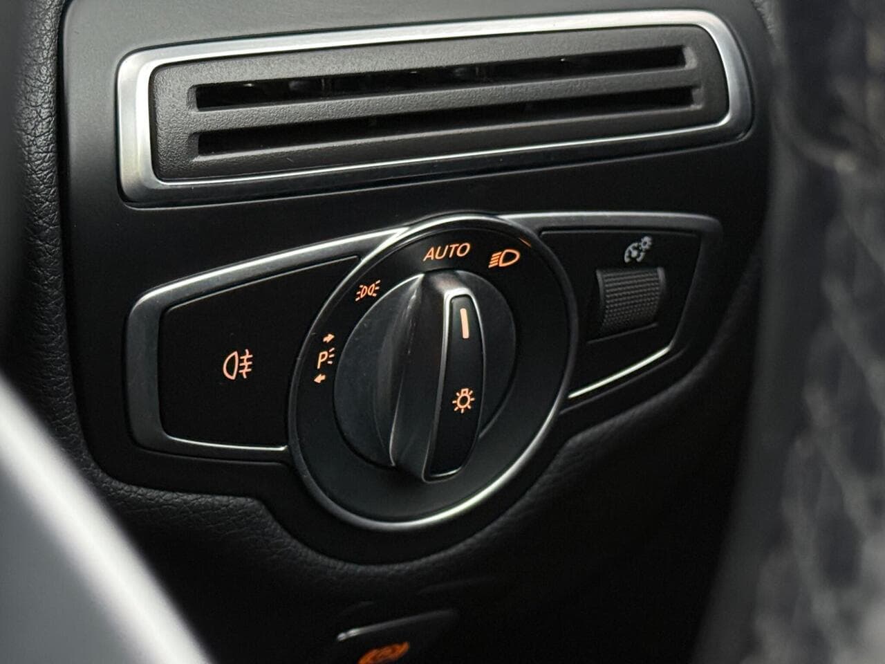 Mercedes-Benz C Class thumbnail Misc Controls