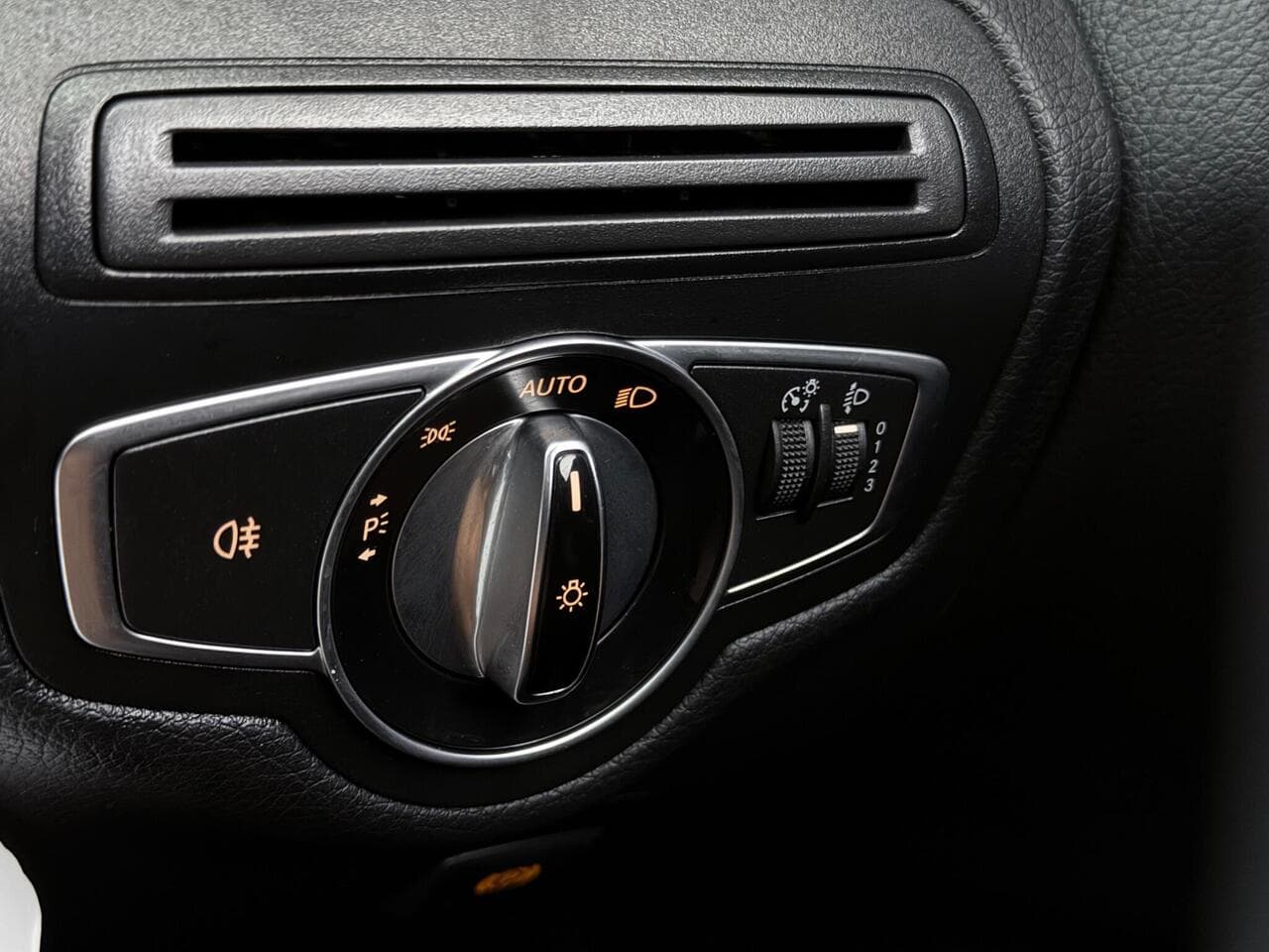 Mercedes-Benz C Class thumbnail Misc Controls