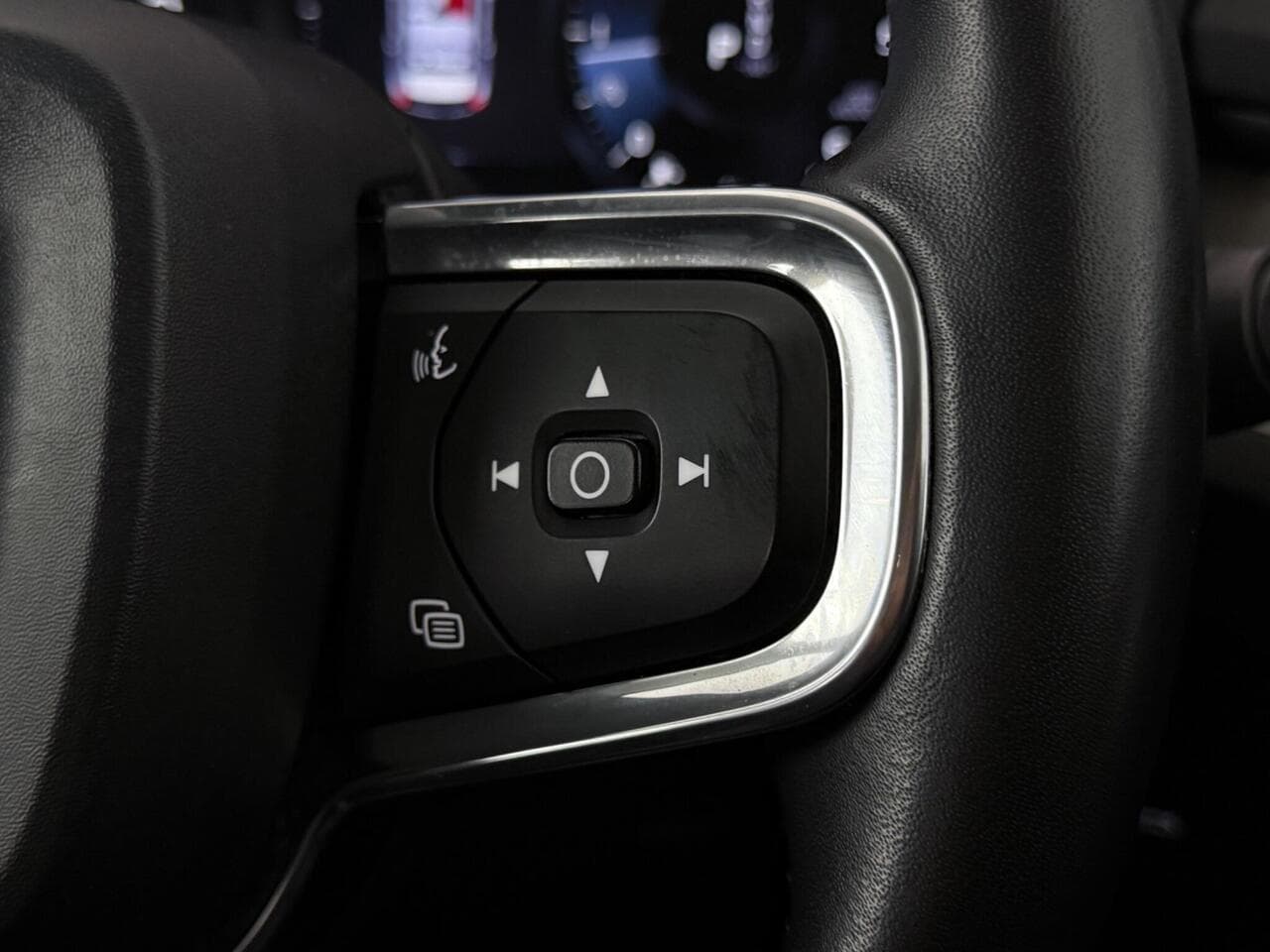 Volvo XC40 thumbnail Misc Controls