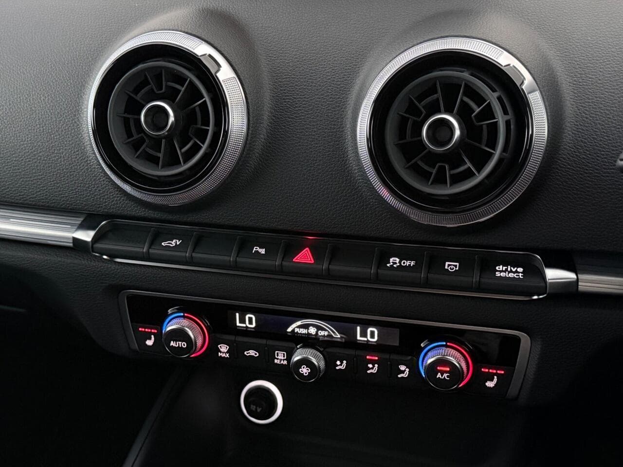 Audi A3 thumbnail Interior Front
