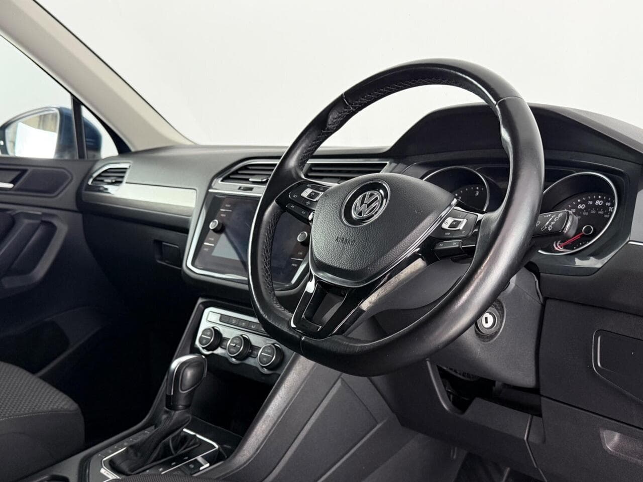 Volkswagen Tiguan Allspace thumbnail Interior Front