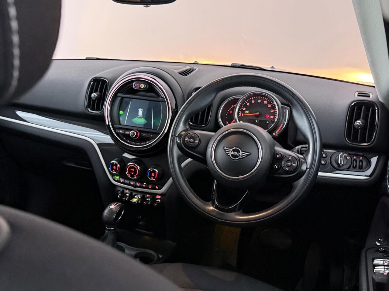 MINI Countryman thumbnail Interior Front