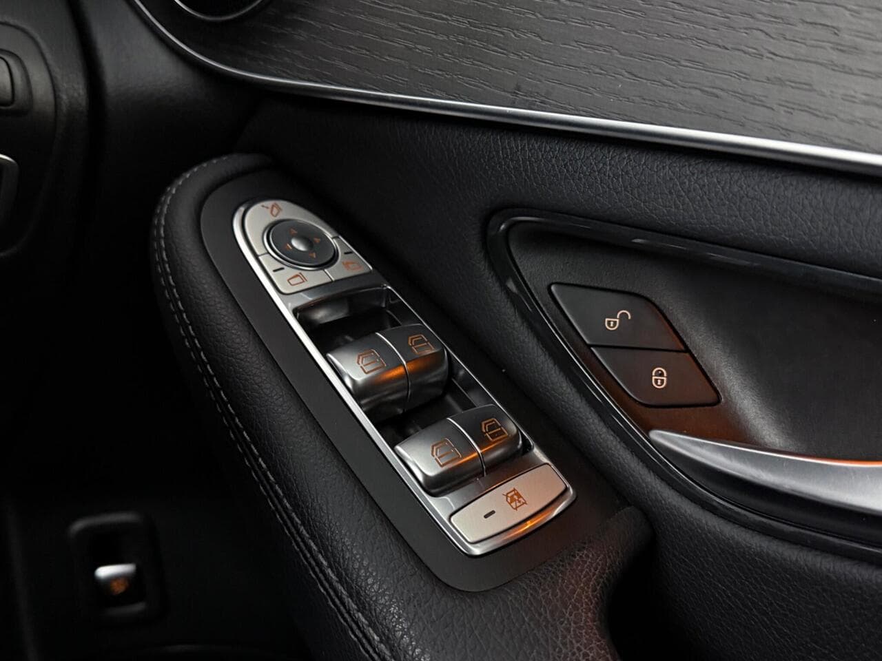 Mercedes-Benz GLC thumbnail Door Interior