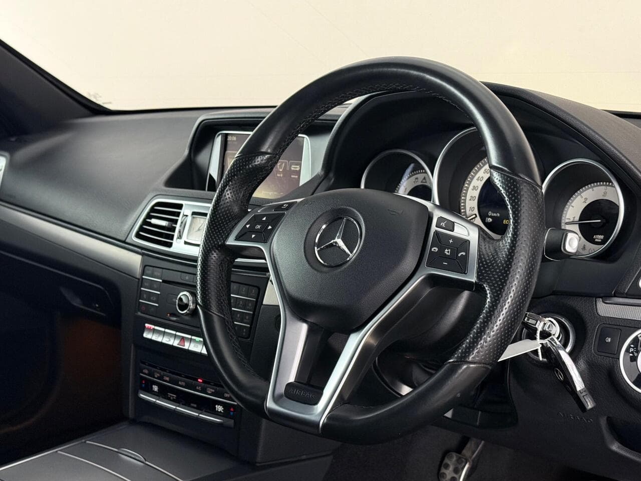 Mercedes-Benz E Class thumbnail Steering Wheel