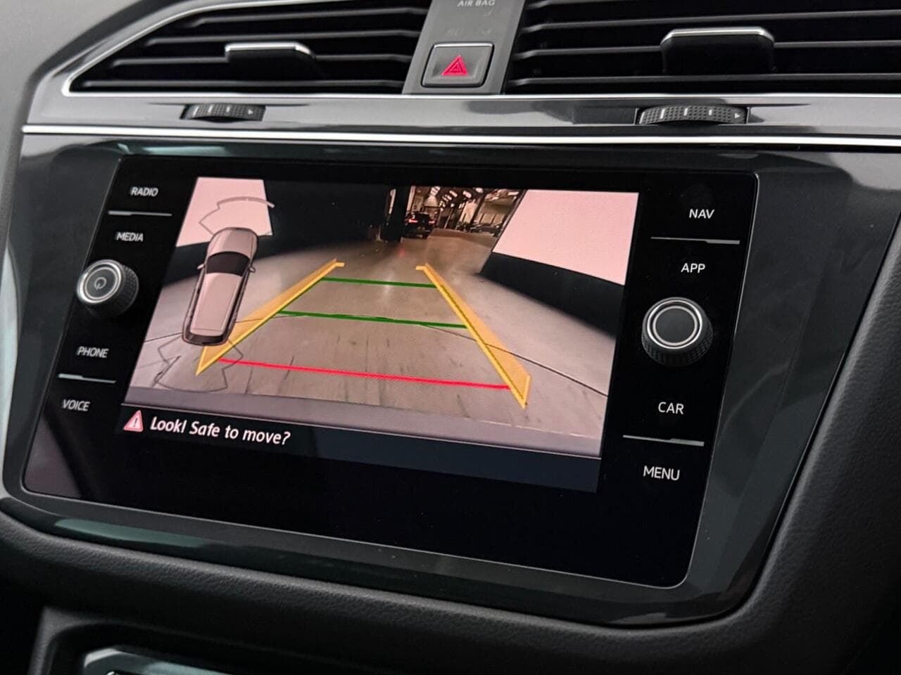 Volkswagen Tiguan thumbnail Infotainment System