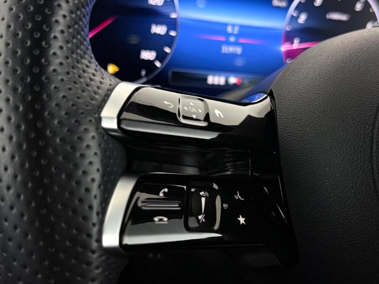 Mercedes-Benz C Class thumbnail Misc Controls