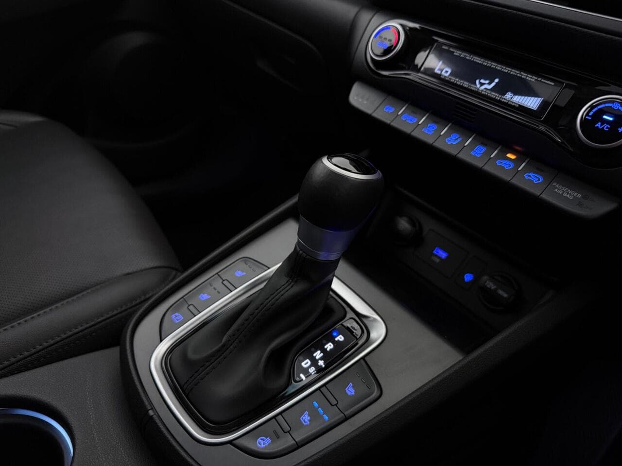 Hyundai KONA thumbnail Interior Front