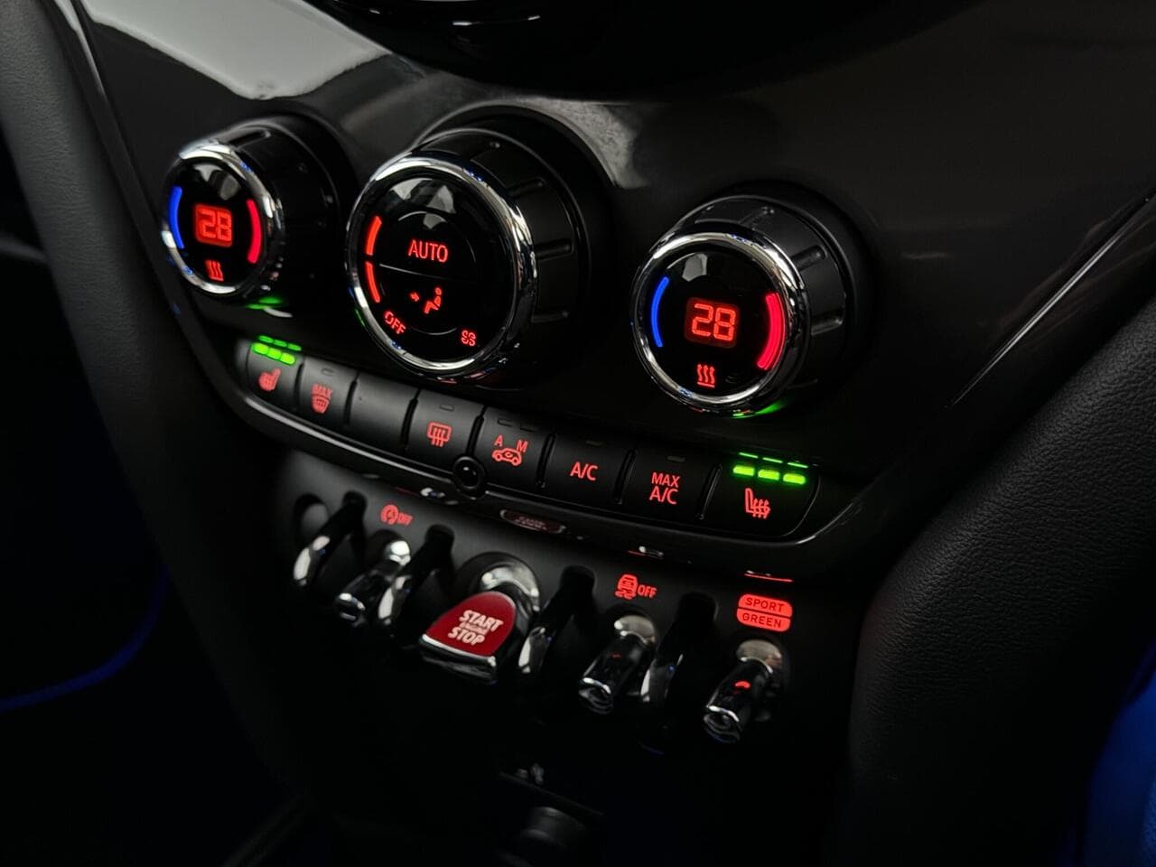 MINI Countryman thumbnail Interior Front