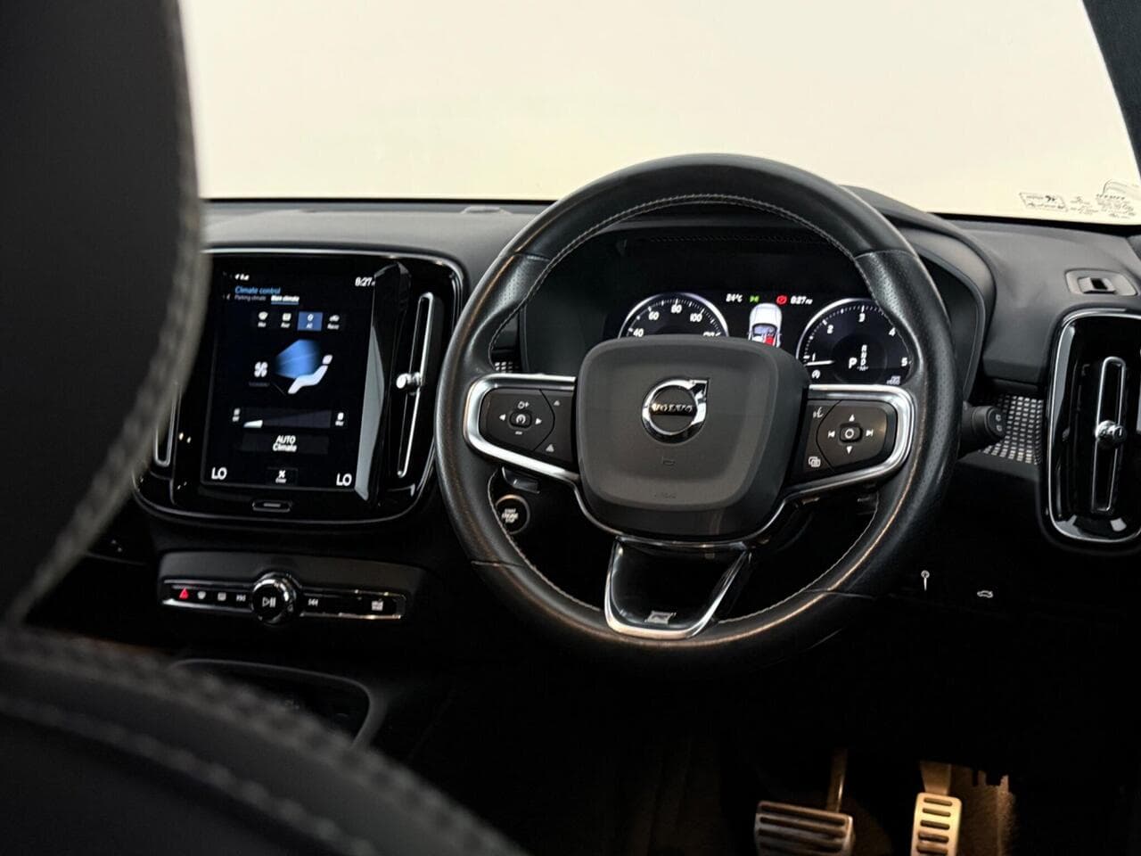 Volvo XC40 thumbnail Steering Wheel