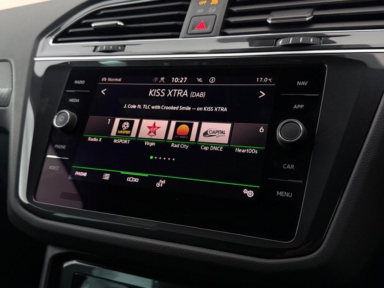 Volkswagen Tiguan thumbnail Infotainment System