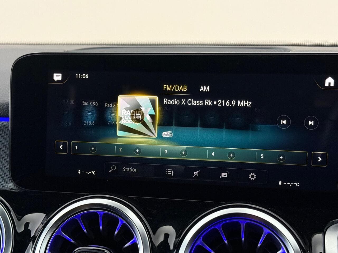 Mercedes-Benz GLB thumbnail Infotainment System