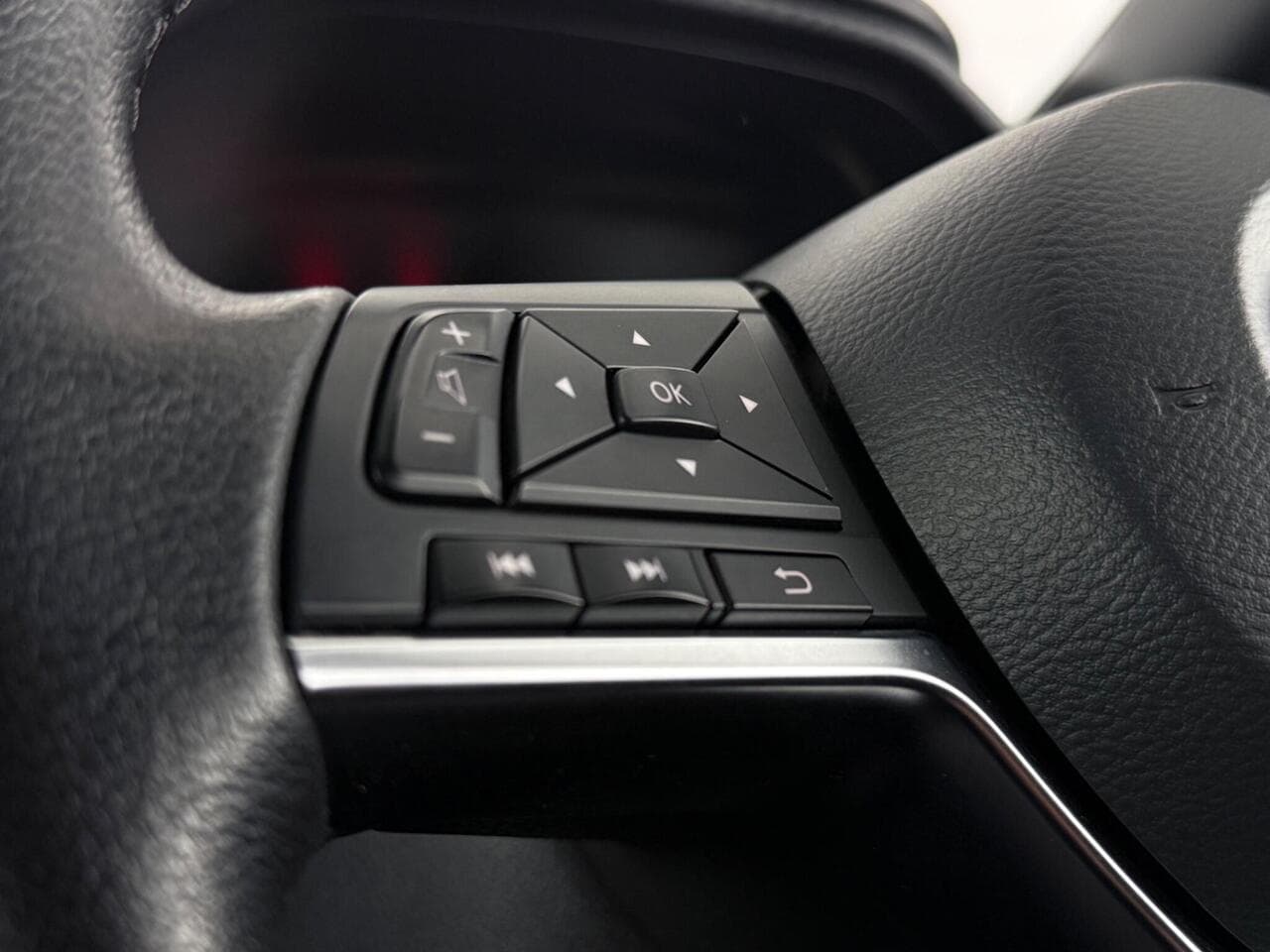 Nissan Juke thumbnail Misc Controls