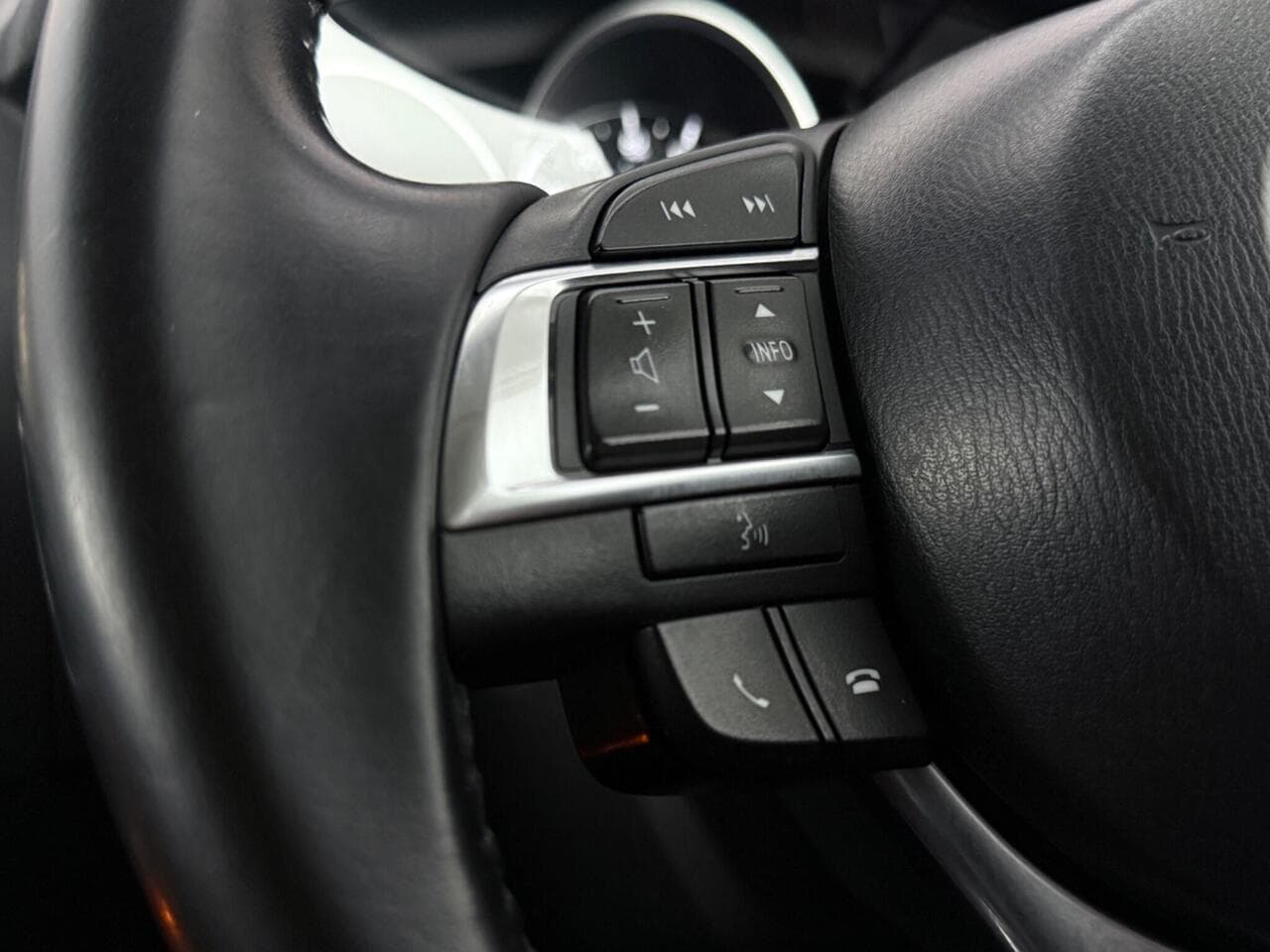 Mazda CX-5 thumbnail Misc Controls