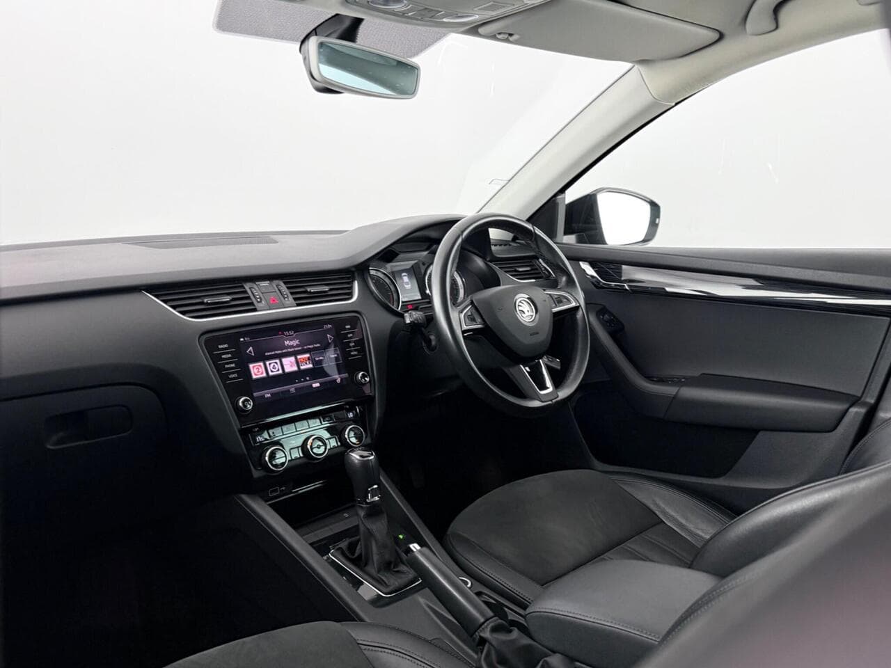 Skoda Octavia thumbnail Interior Front