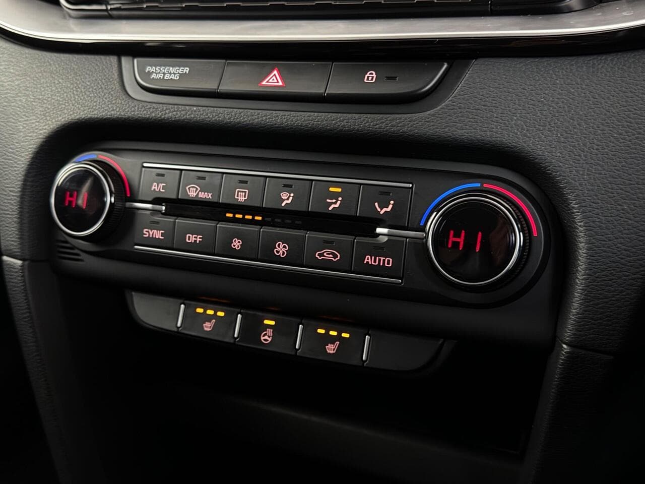 Kia XCeed thumbnail Misc Controls