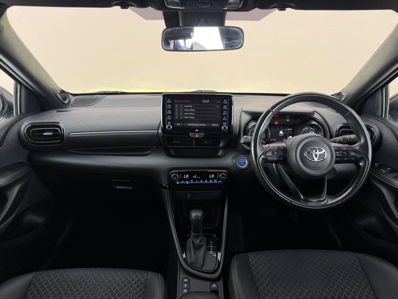 Toyota Yaris thumbnail Interior Front