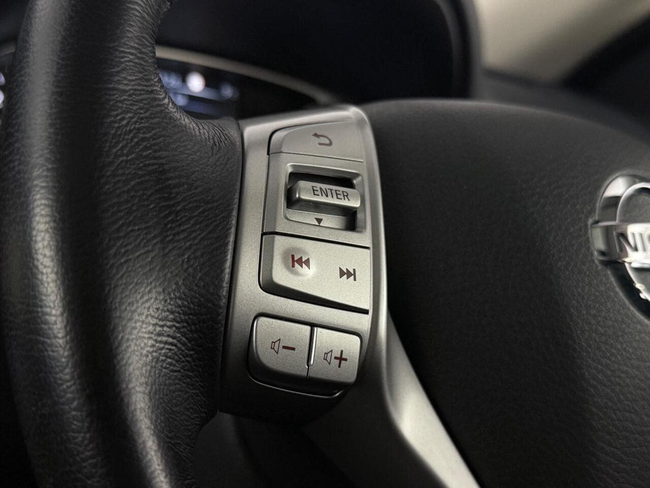 Nissan X-Trail thumbnail Misc Controls