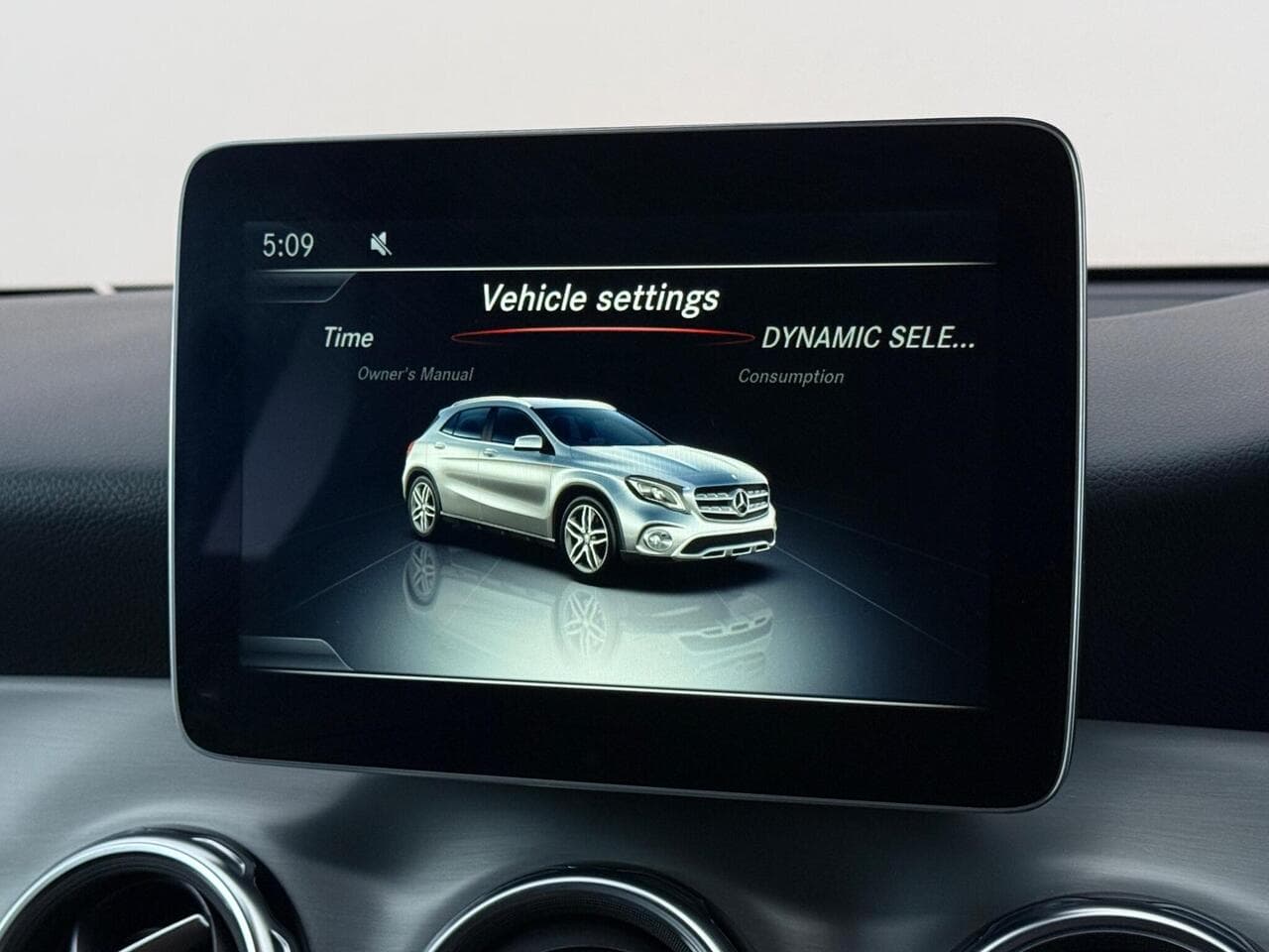 Mercedes-Benz GLA thumbnail Infotainment System