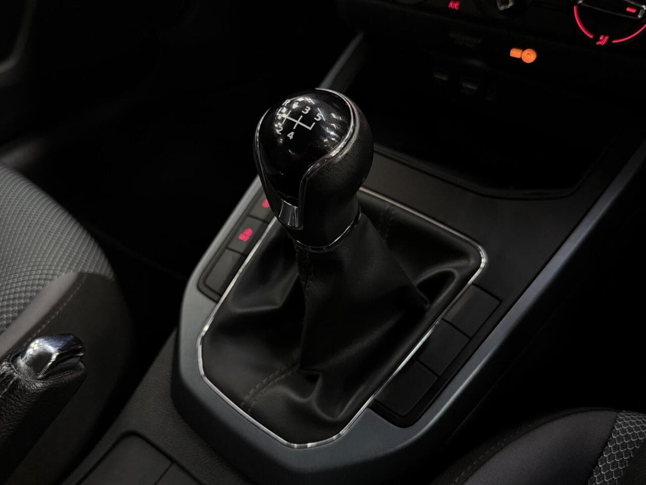 SEAT Arona thumbnail Interior Front
