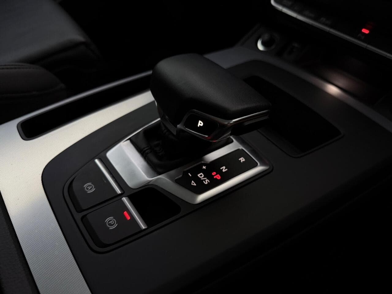 Audi Q5 thumbnail Misc Controls