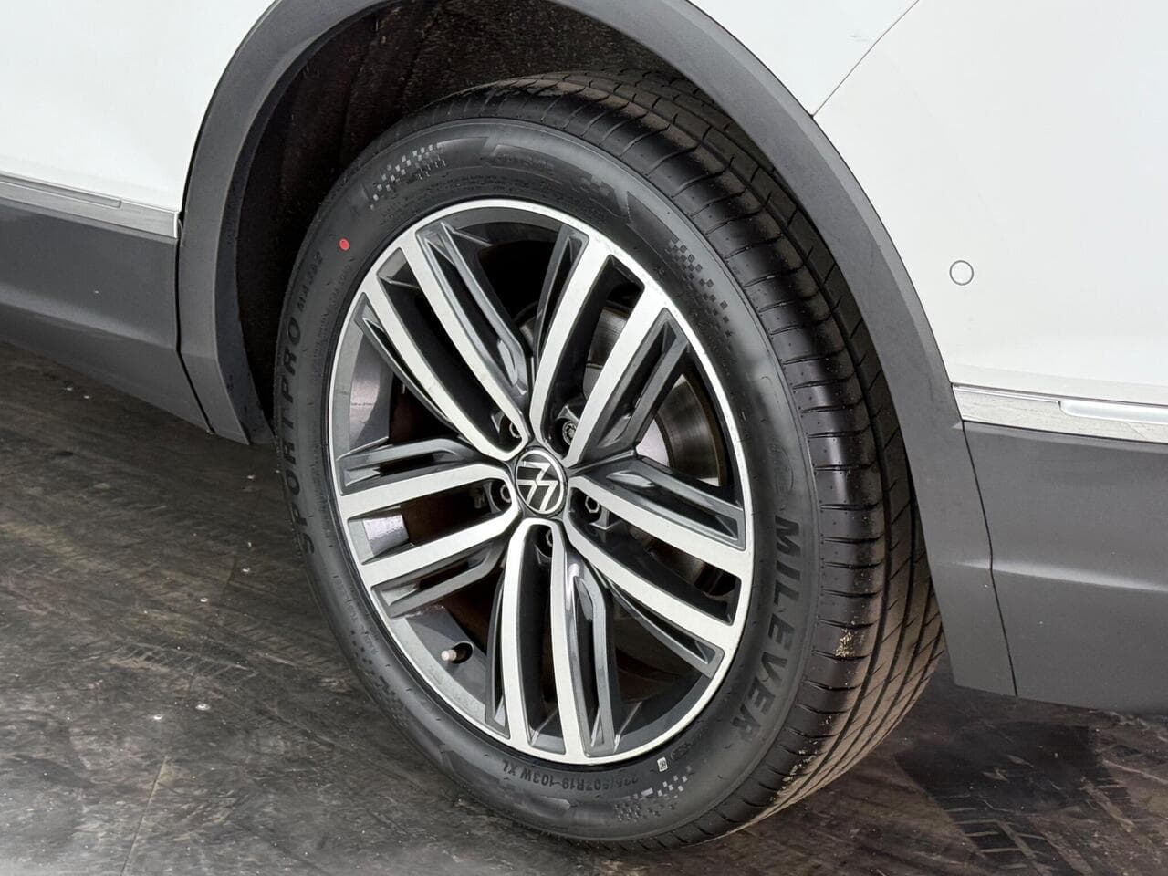 Volkswagen Tiguan thumbnail Wheel