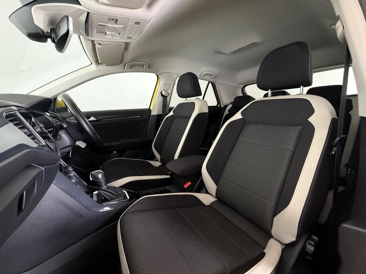 Volkswagen T-Roc thumbnail Seat Front Passenger