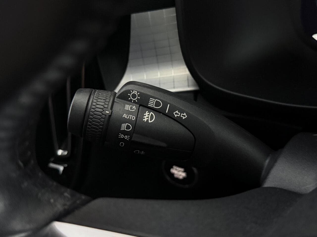 Volvo XC40 thumbnail Misc Controls