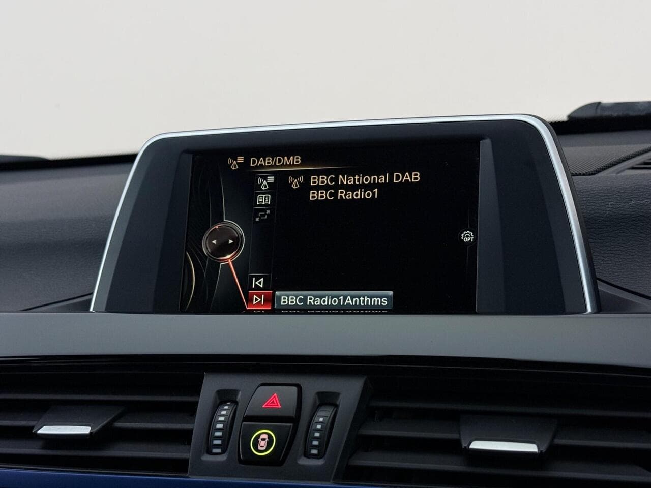 BMW X1 thumbnail Infotainment System
