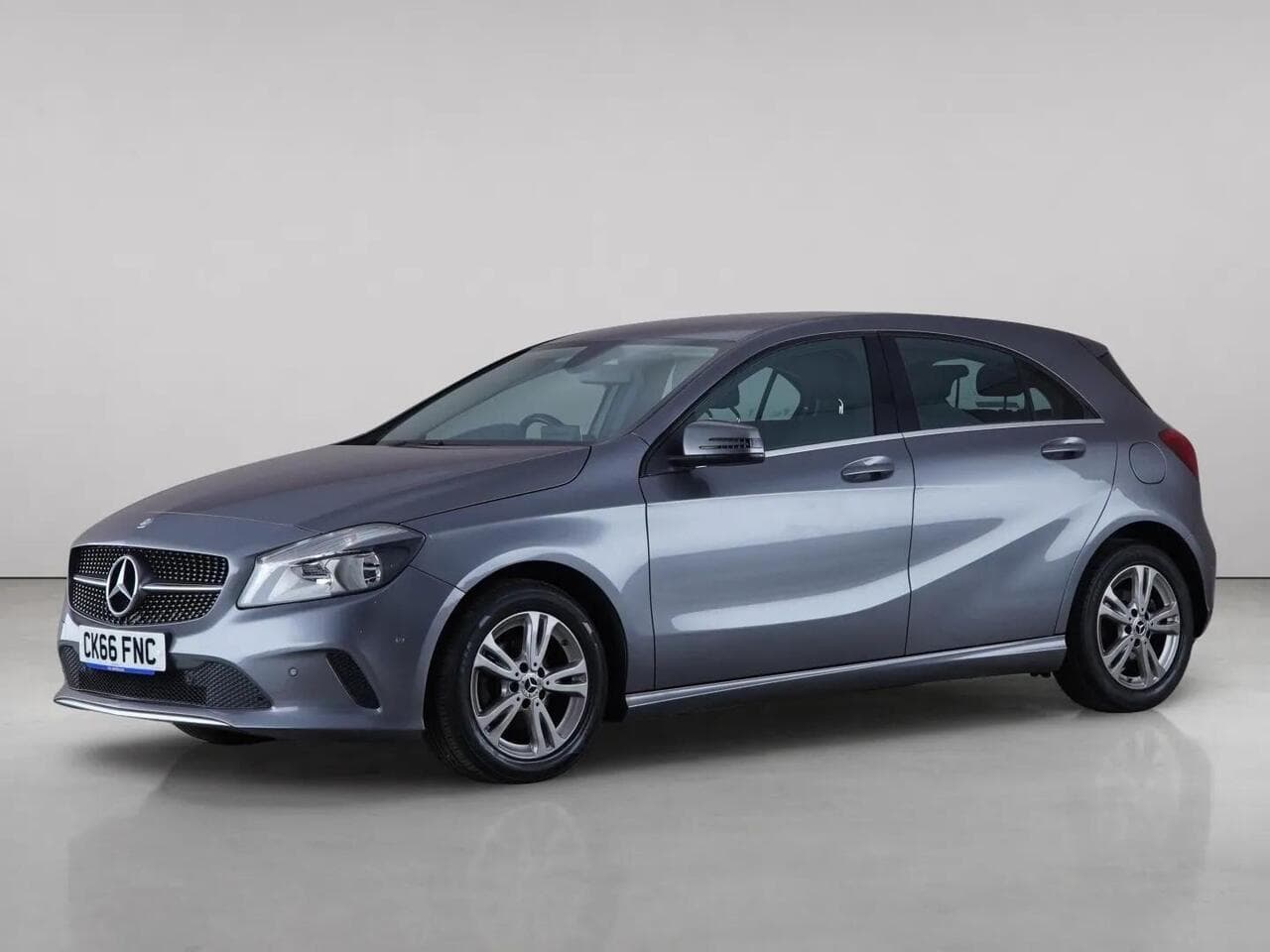 Mercedes-Benz A Class thumbnail Front Left