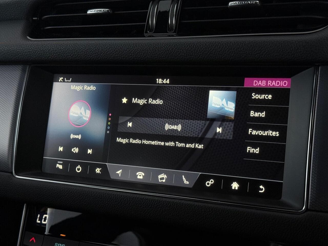 Jaguar XF thumbnail Infotainment System