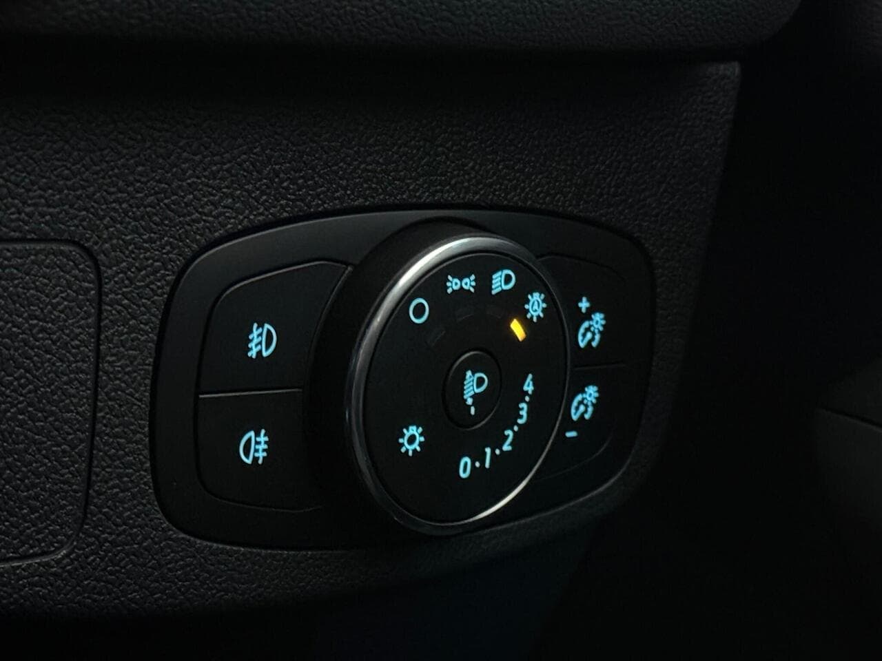 Ford Focus thumbnail Misc Controls