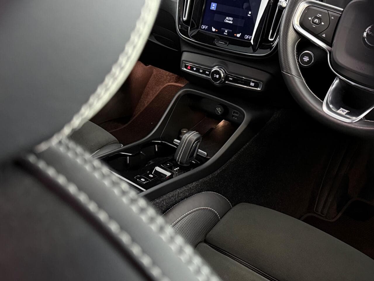 Volvo XC40 thumbnail Misc Controls