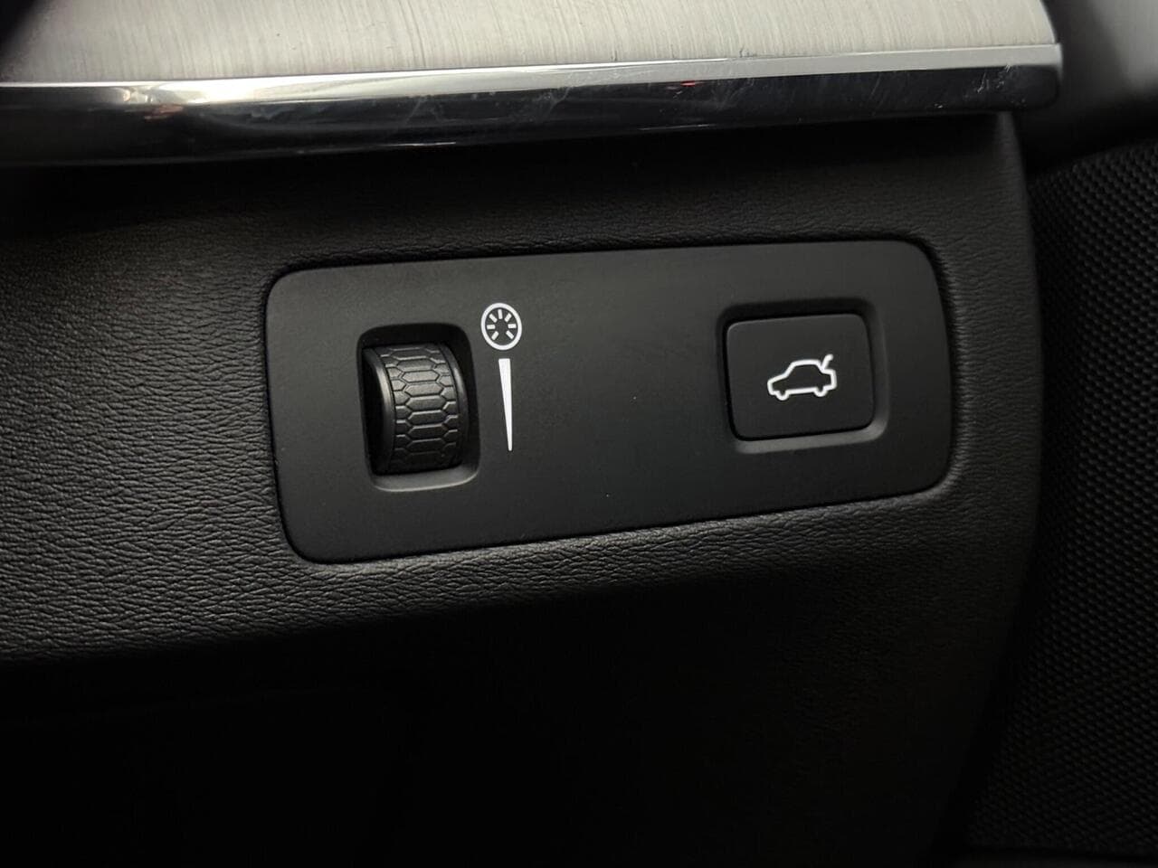 Volvo XC90 thumbnail Misc Controls