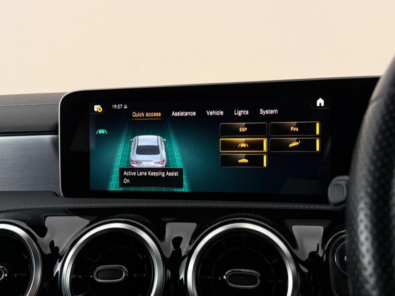 Mercedes-Benz CLA thumbnail Infotainment System
