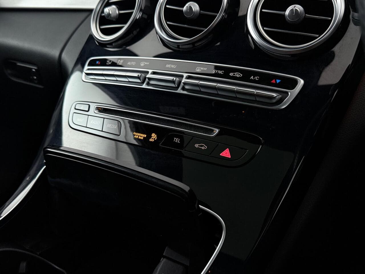 Mercedes-Benz C Class thumbnail Interior Front