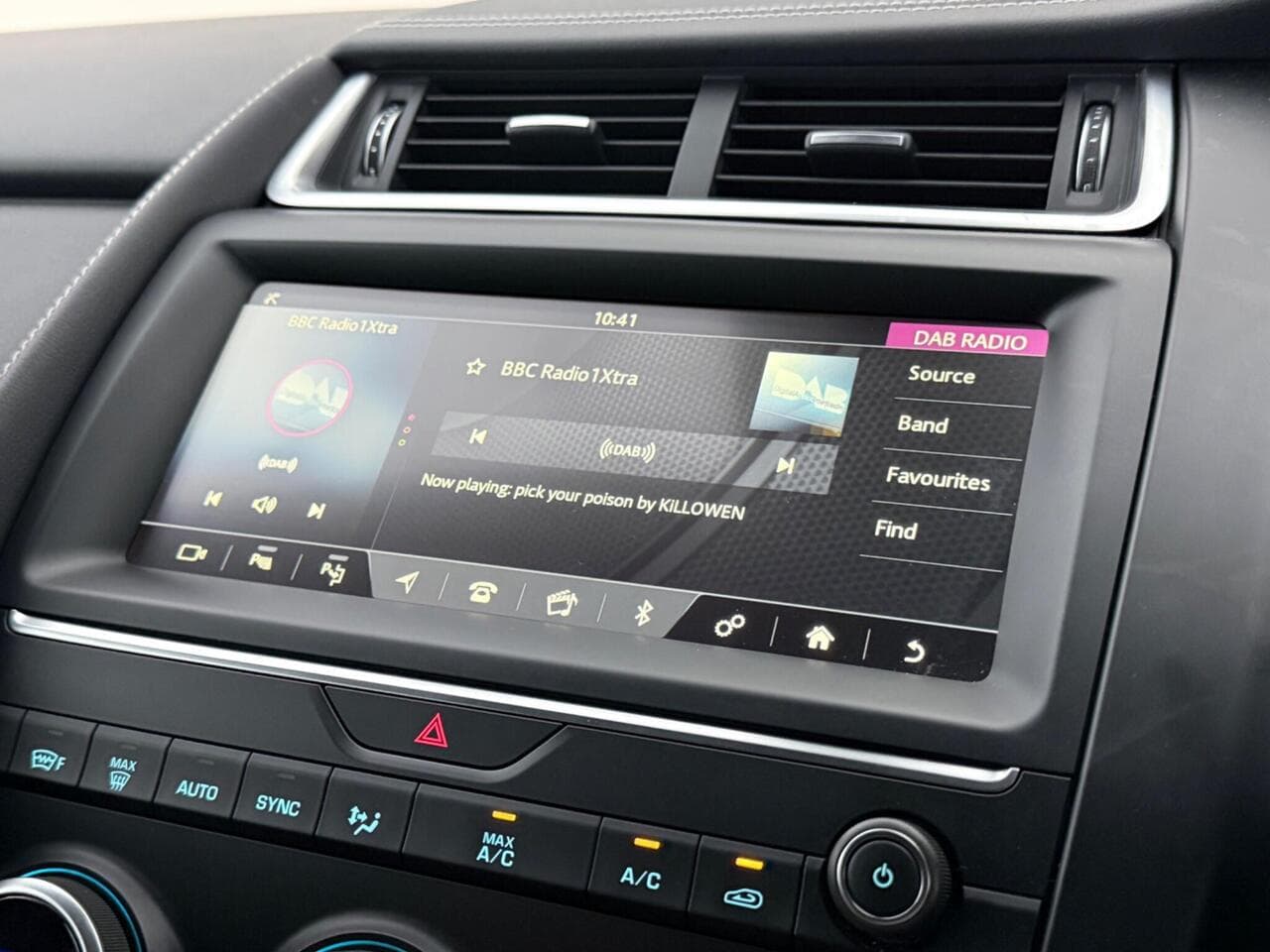 Jaguar E-PACE thumbnail Infotainment System
